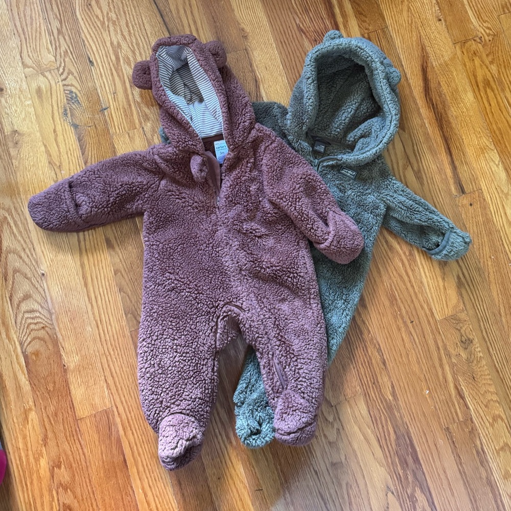 Cozy Kids One Piece - Red & Green Fuzzy Bear Onesies 3mo 3-6mo